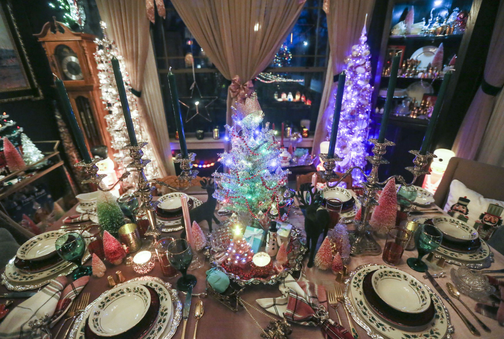 112420-qc-nws-decorations-27.JPG